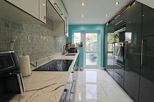 Kitchen- click for photo gallery